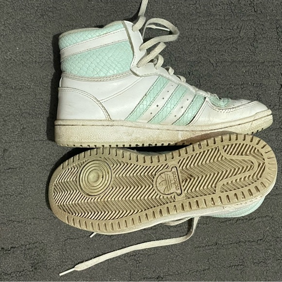 Adidas sneakers - Picture 1 of 3